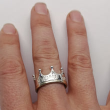 Load image into Gallery viewer, 9ct Gold and Silver Crown Ring
