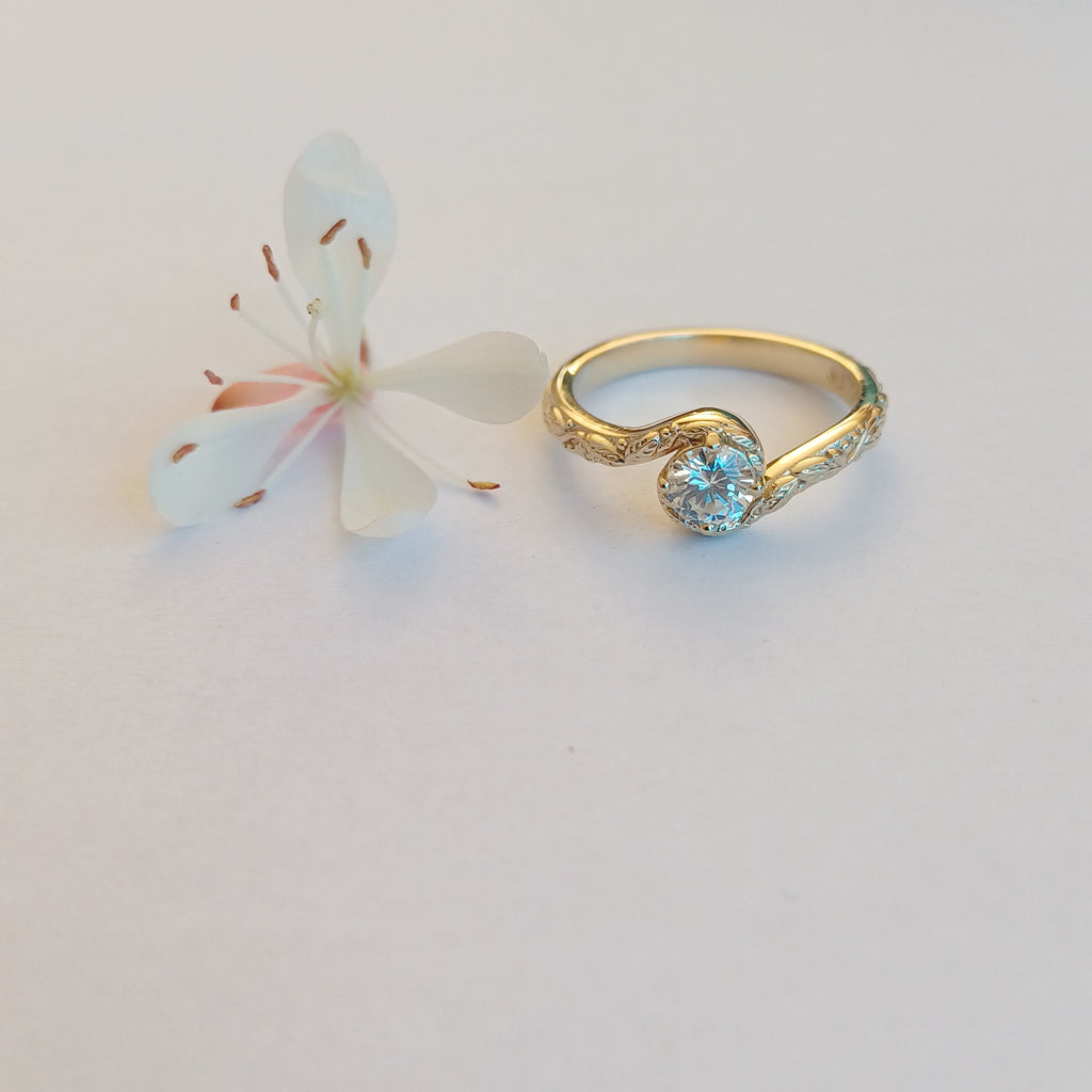 Solitaire Leaf Ring with Curved Band