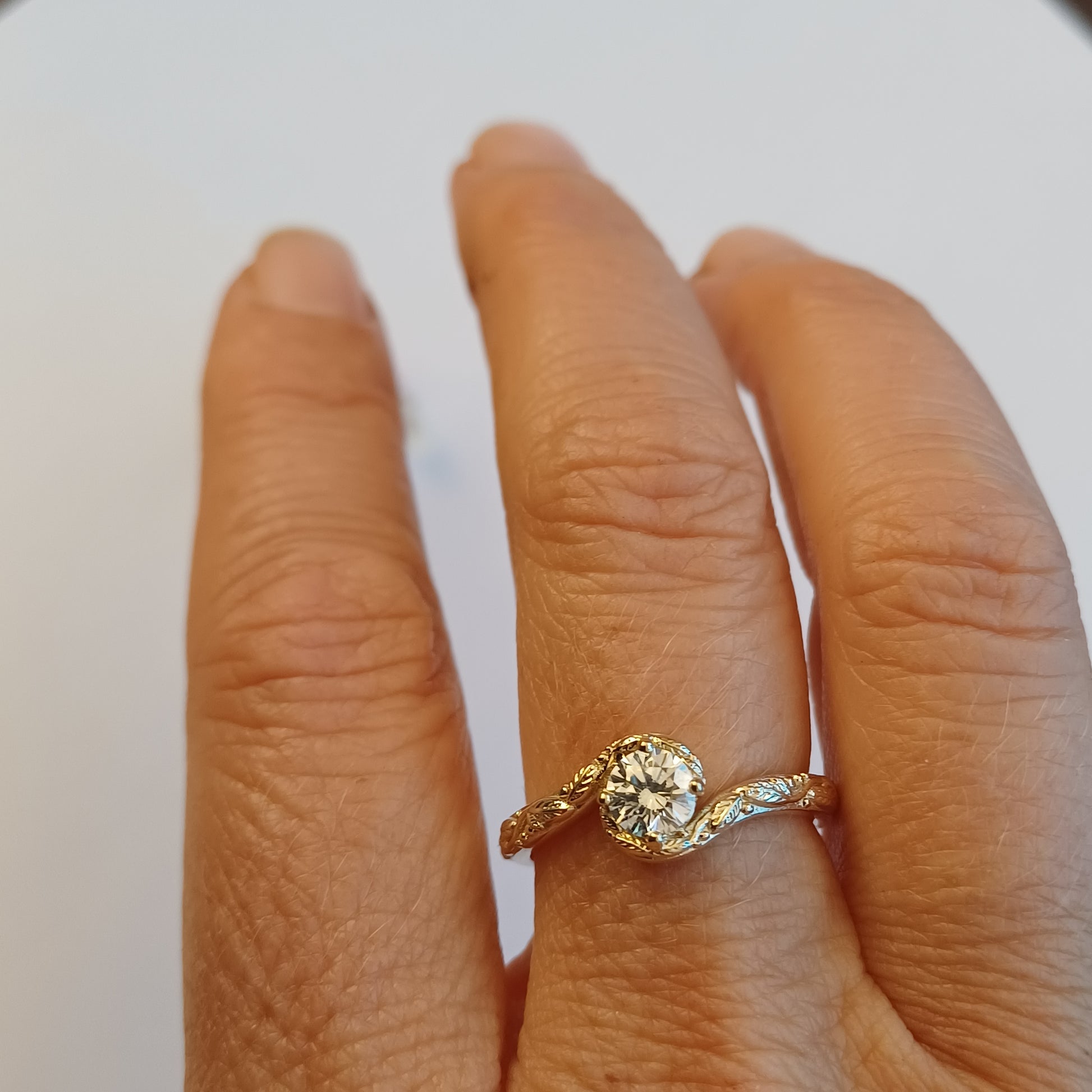 Solitaire Leaf Ring with Curved Band