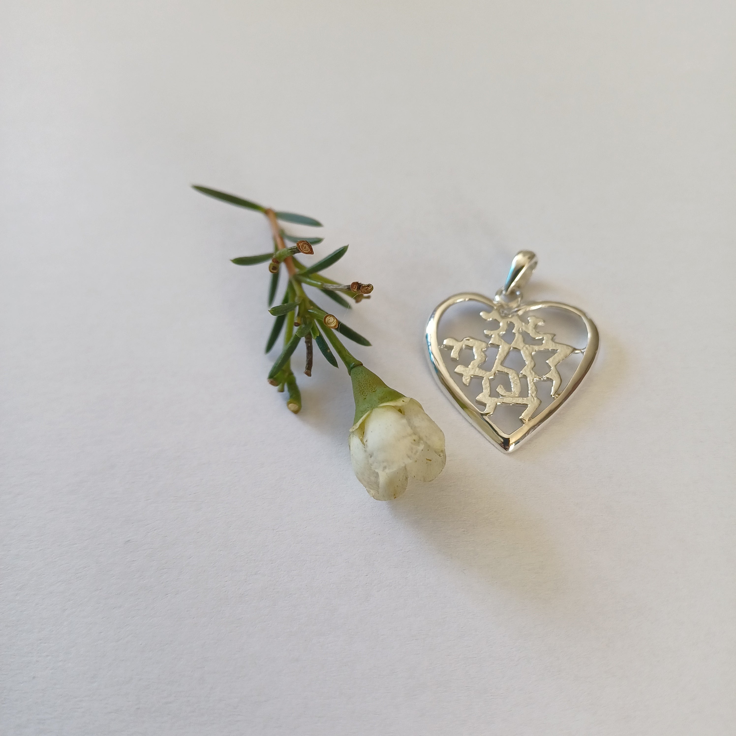 Ani ledodi vedodi li in a heart pendant (2cm) - Elloise Jewelry