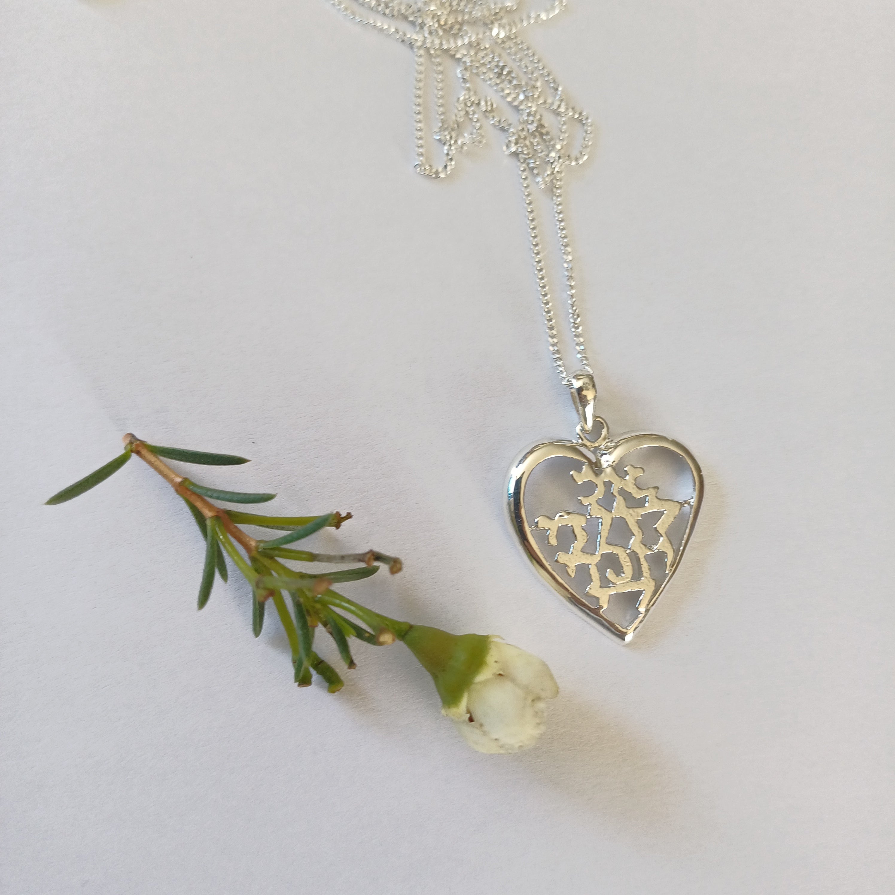 Ani ledodi vedodi li in a heart pendant (2cm) - Elloise Jewelry