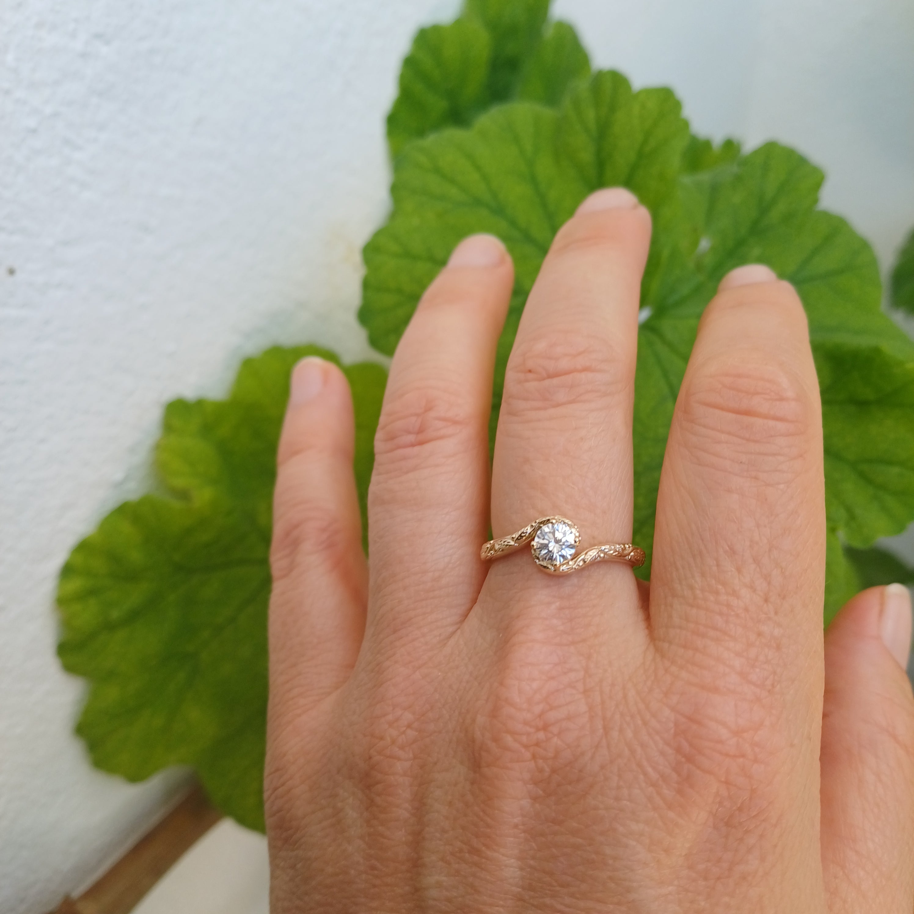 Solitaire Leaf Ring with Curved Band - Elloise Jewelry
