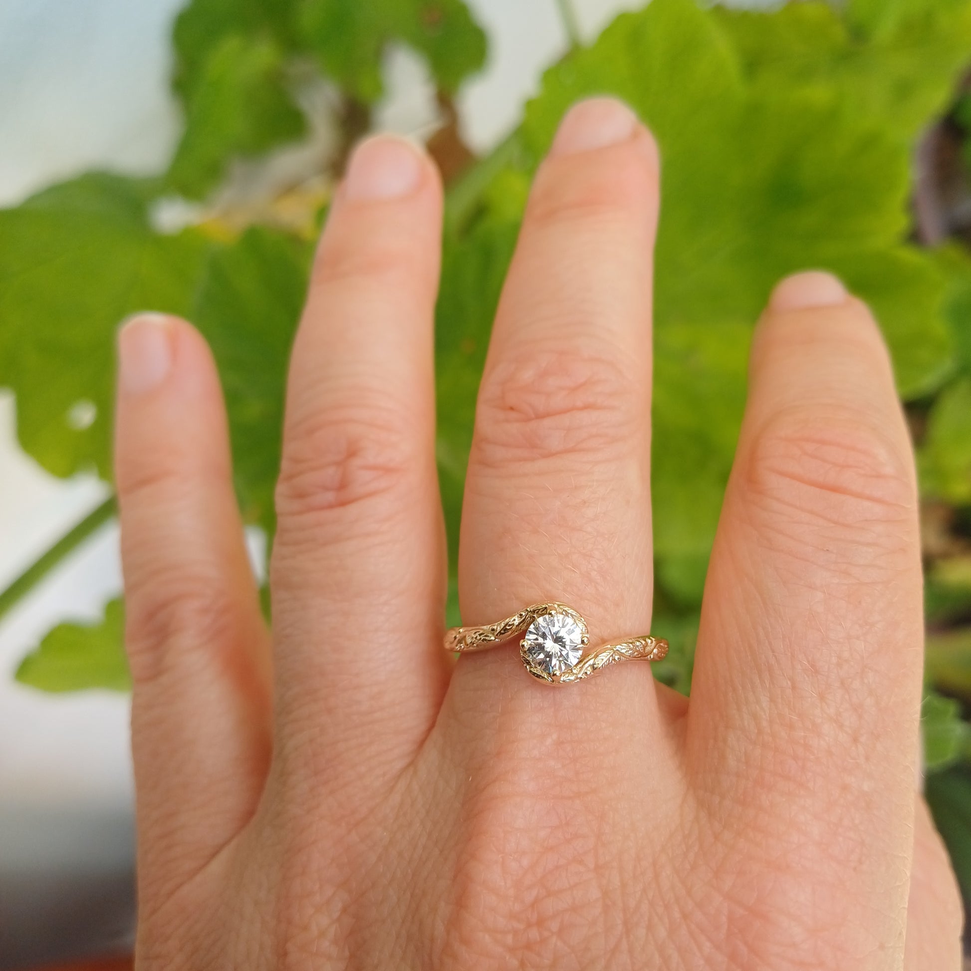 Solitaire Leaf Ring with Curved Band