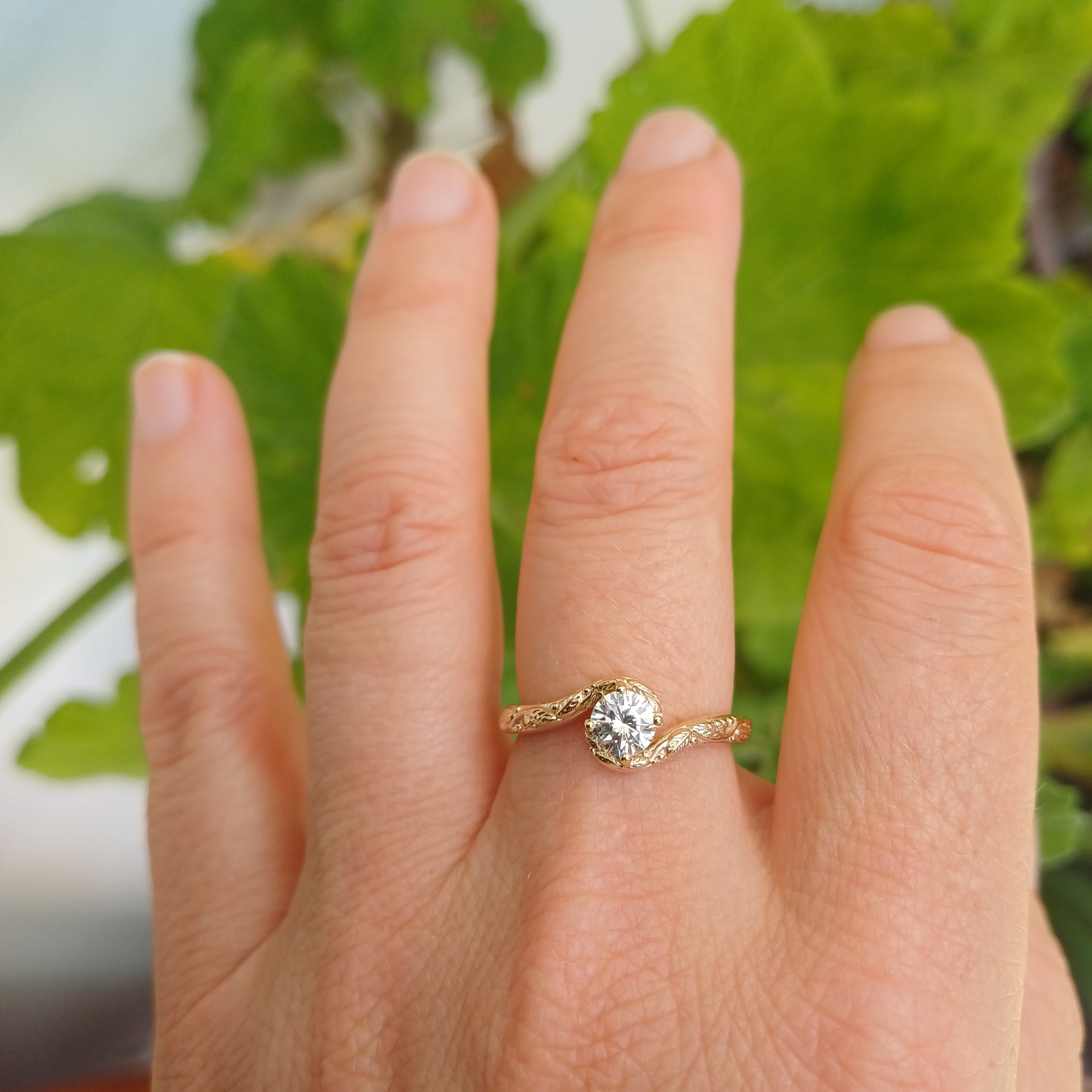 Solitaire Leaf Ring with Curved Band - Elloise Jewelry
