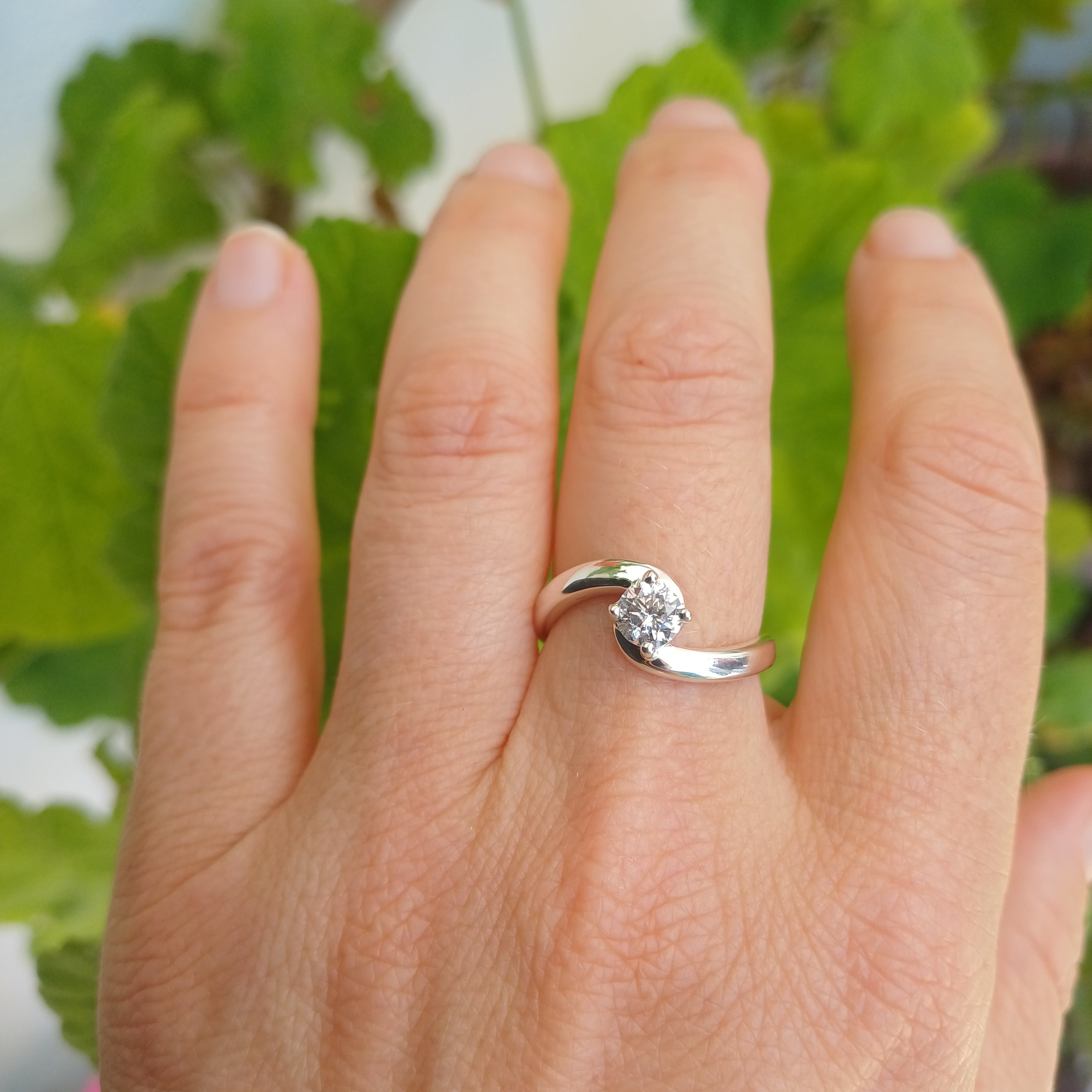 Curved Band Solitaire Ring - Elloise Jewelry