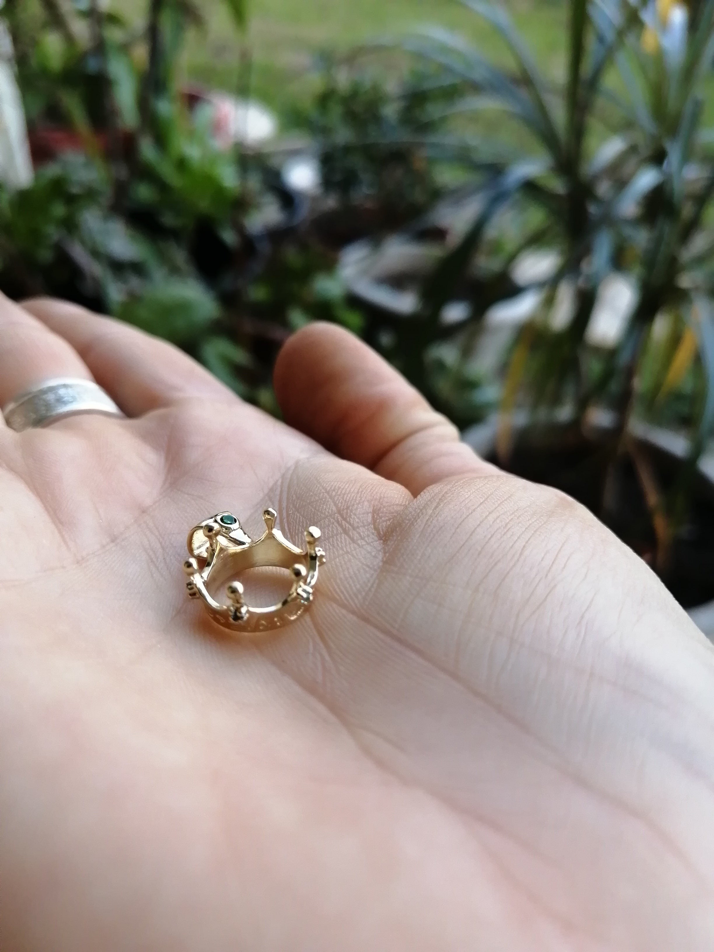 Crown Pendant Small - Elloise Jewelry