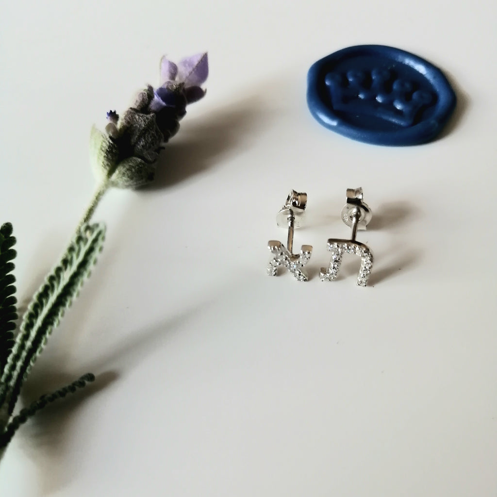 Aleph Tav Studs With Cubics