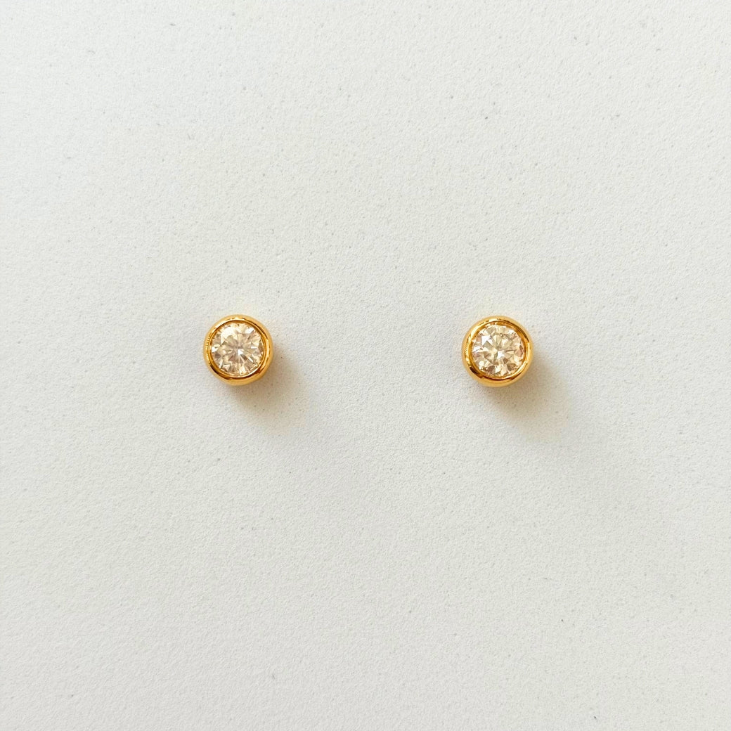 Dainty Gold Studs With 2mm Moissanites - Elloise Jewelry