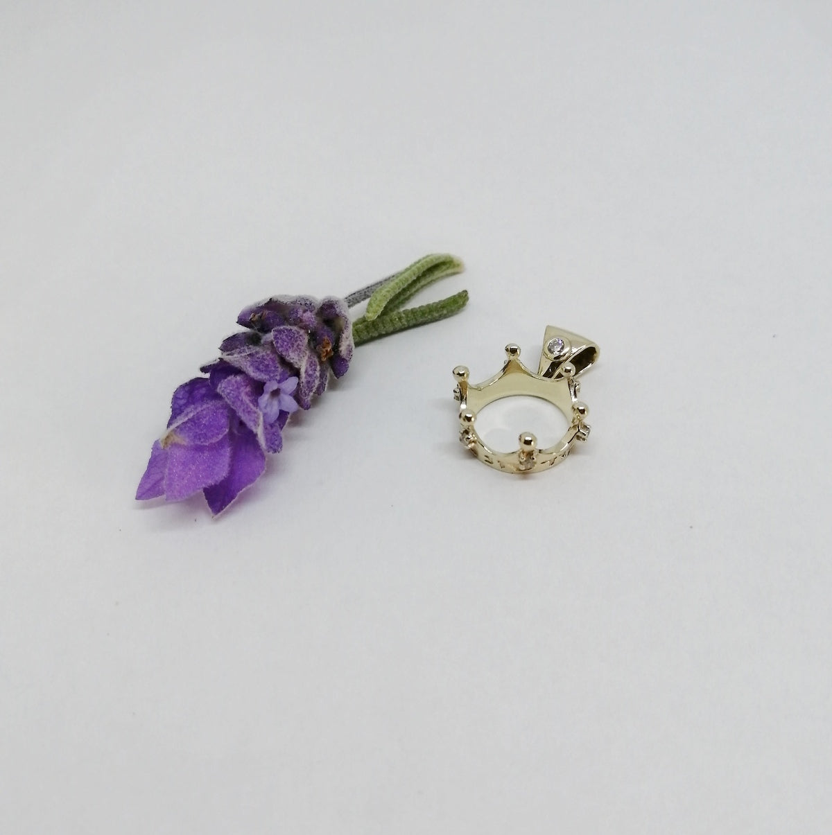 Crown Pendant Small - Elloise Jewelry
