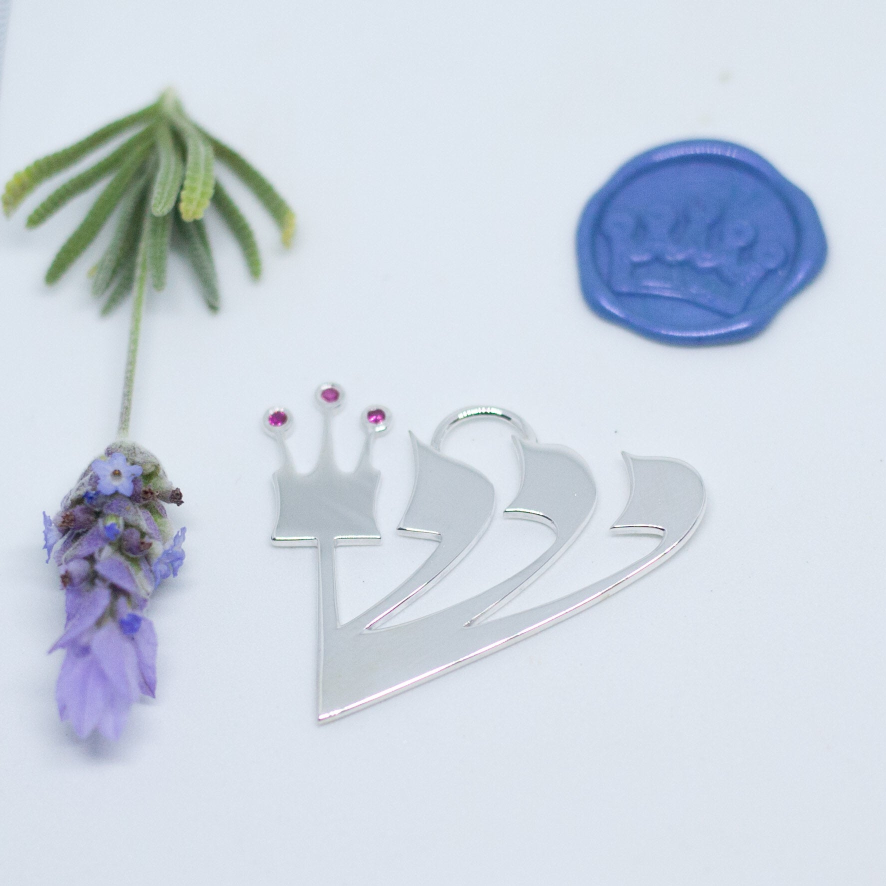 Four-Pronged Shin Pendant - Elloise Jewelry