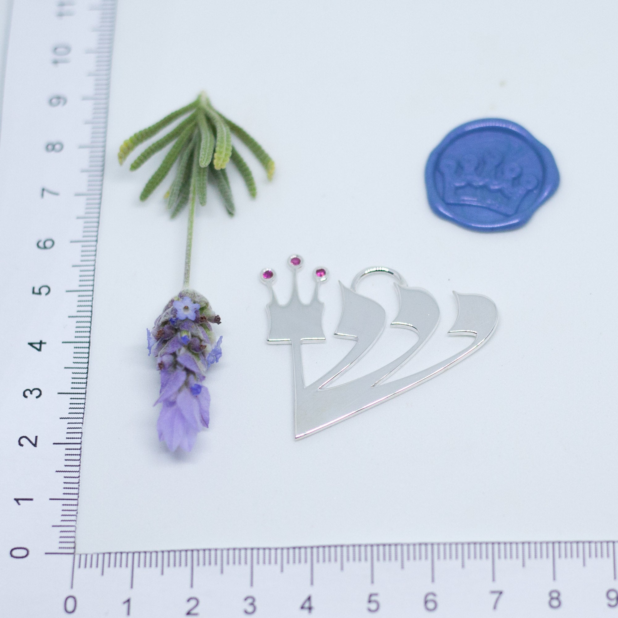 Four-Pronged Shin Pendant - Elloise Jewelry