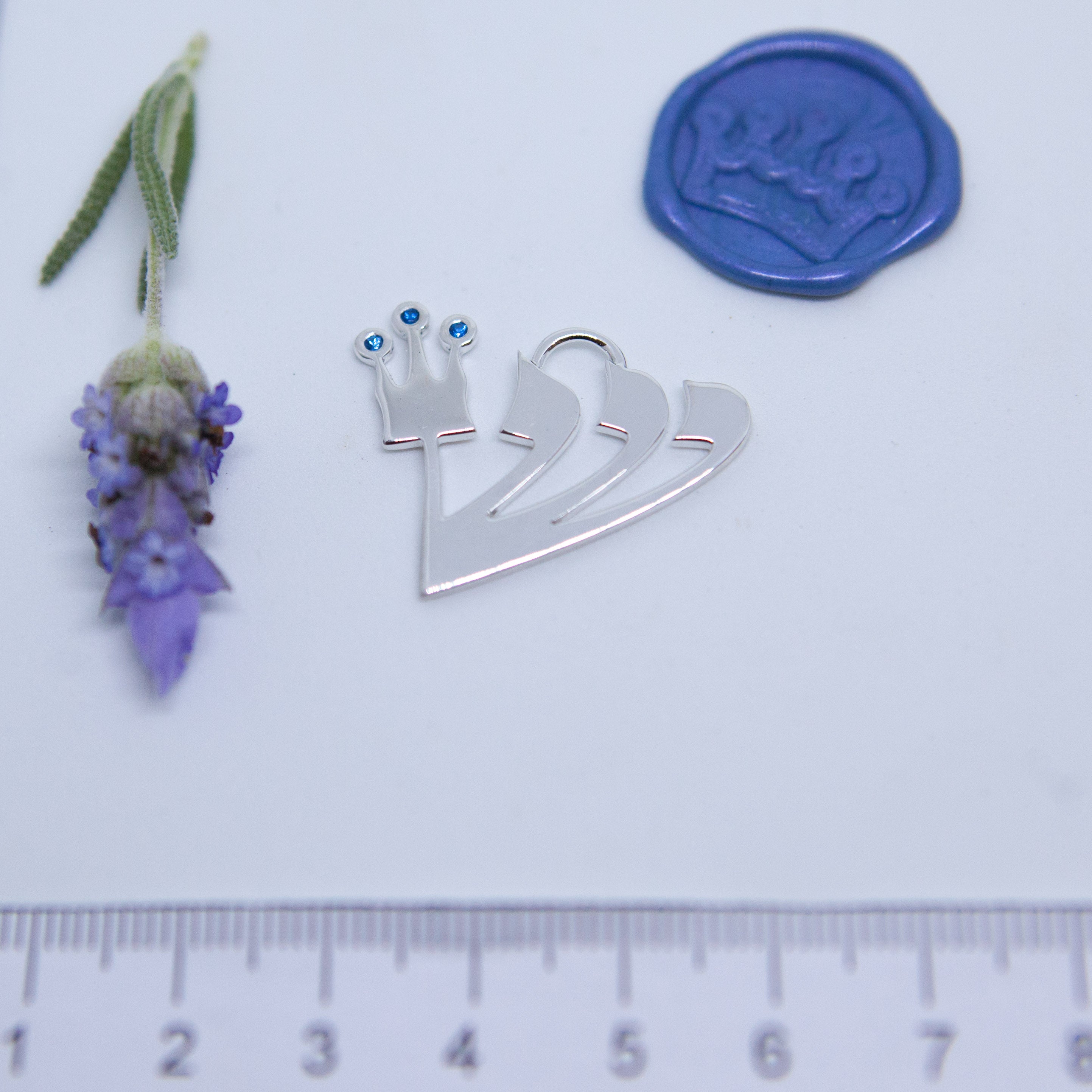 Four-Pronged Shin Pendant - Elloise Jewelry