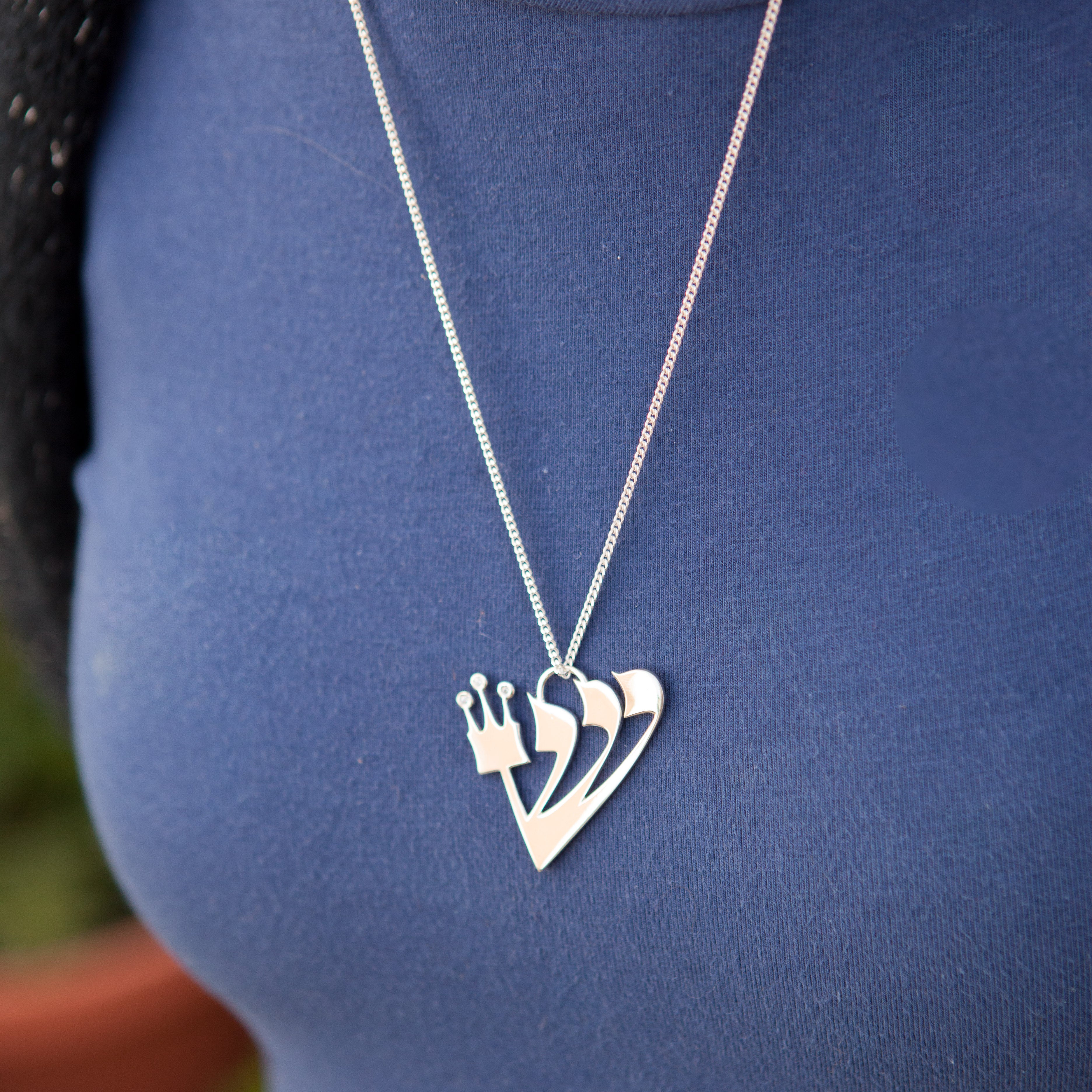 Four-Pronged Shin Pendant - Elloise Jewelry